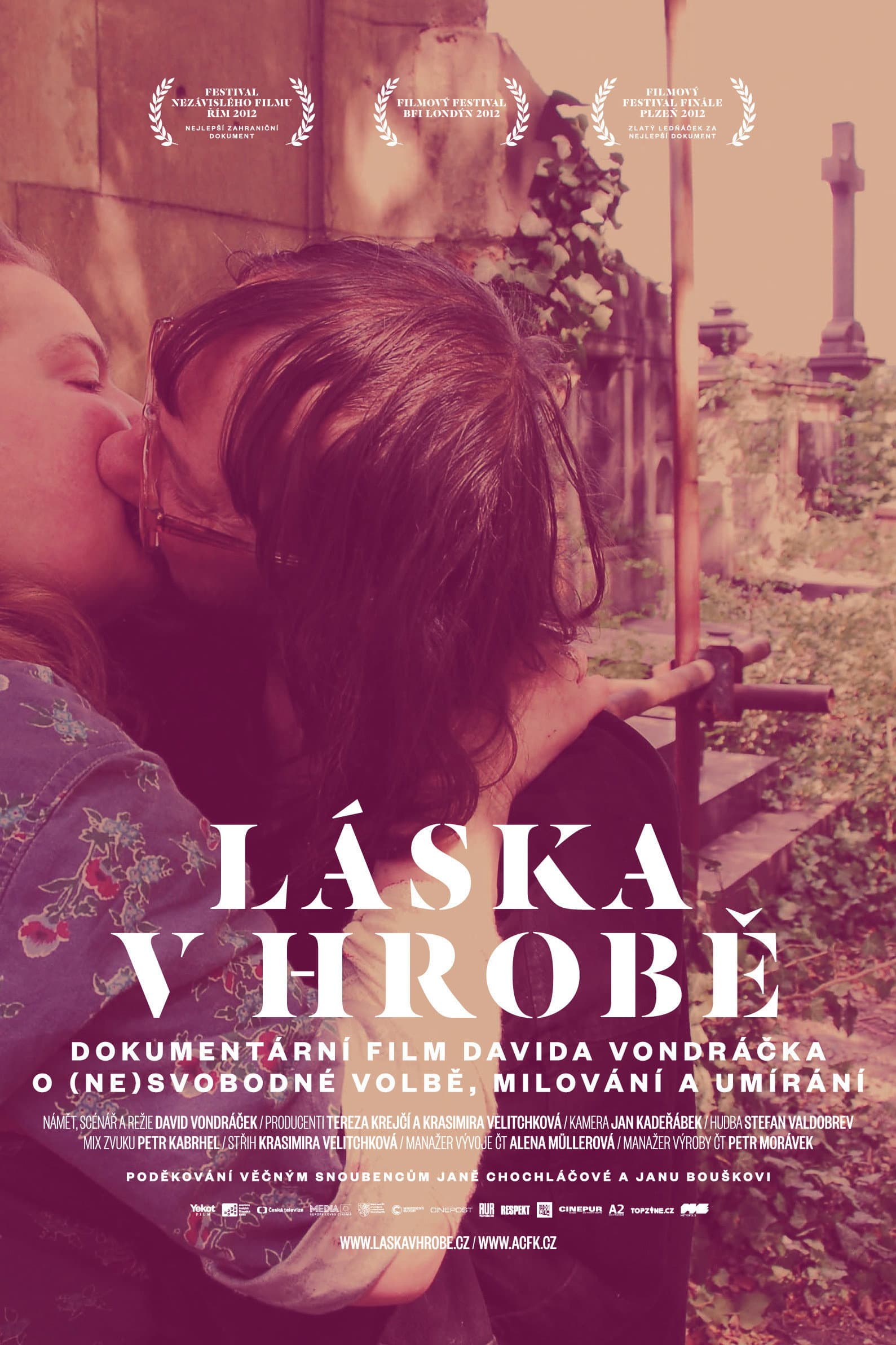Laska v hrobe