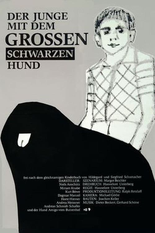 Der Junge mit dem groÃŸen schwarzen Hund